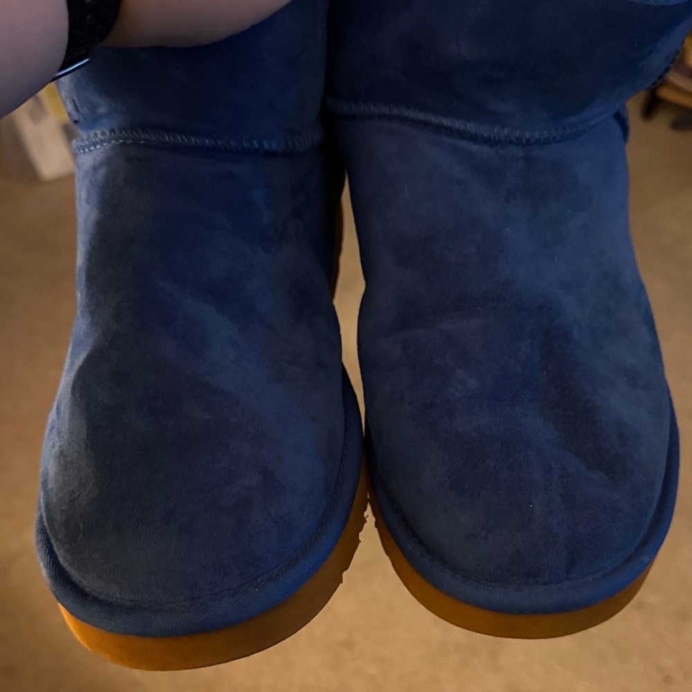 UGGS - Sz 10 barely ankle boots